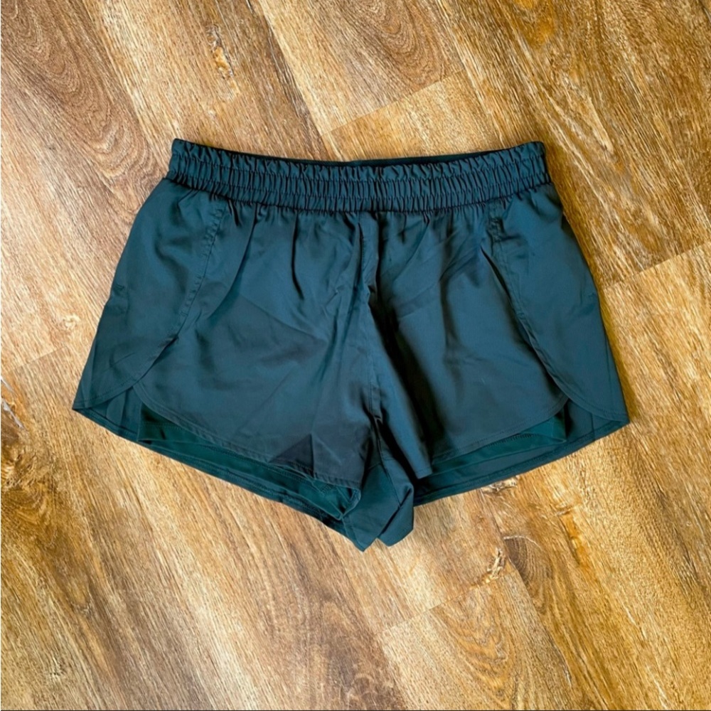Girlfriend Collective Trail short in Moss green sz XSmall
